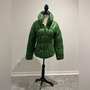 Guess puffer coat. Sits below the waist.